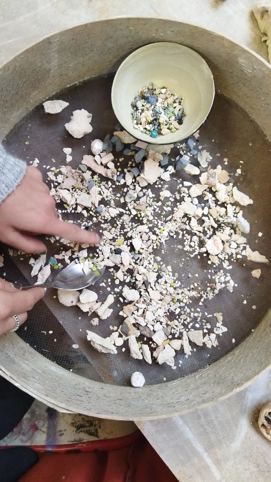 Étape de création céramique — modelage, séchage ou cuisson