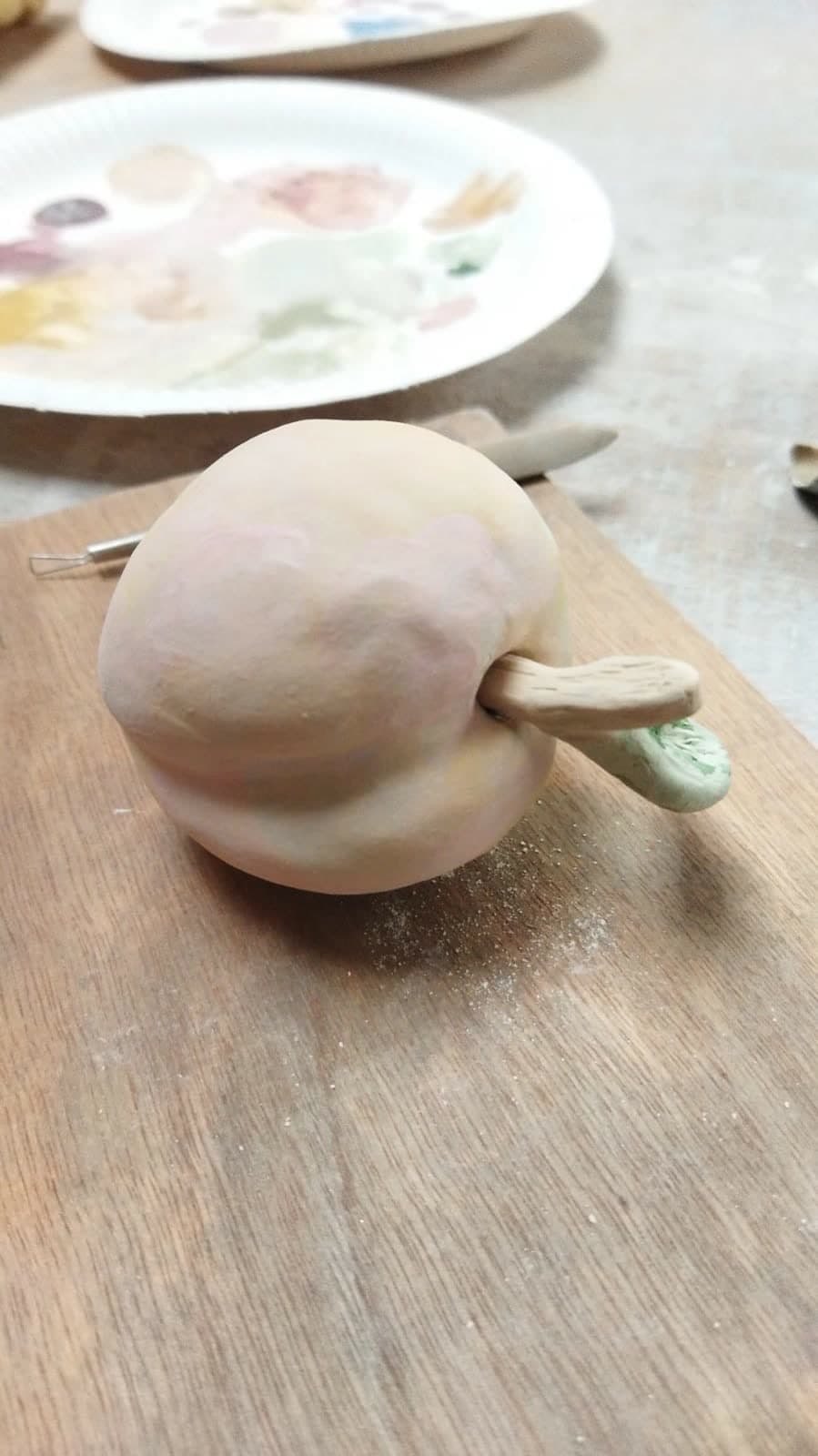 Étape de création céramique — modelage, séchage ou cuisson