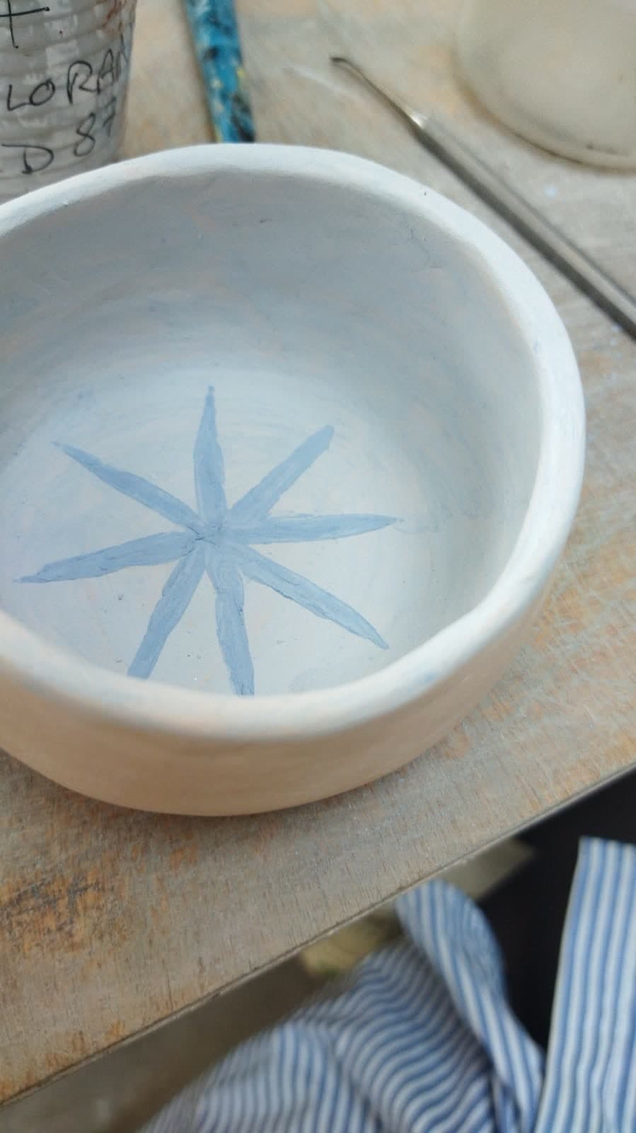 Étape de création céramique — modelage, séchage ou cuisson