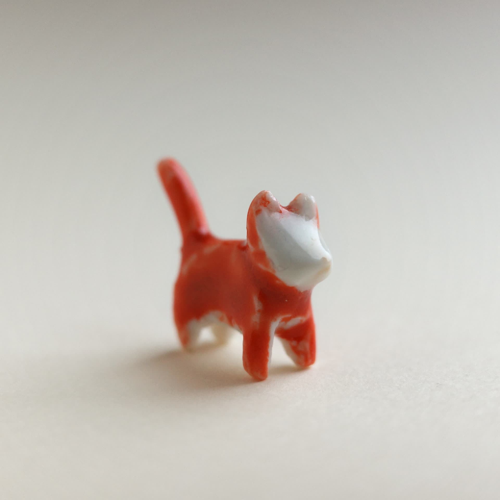 Sculpture de renard en céramique émaillée et cuite — Caroline Le Rouge de Guerdavid