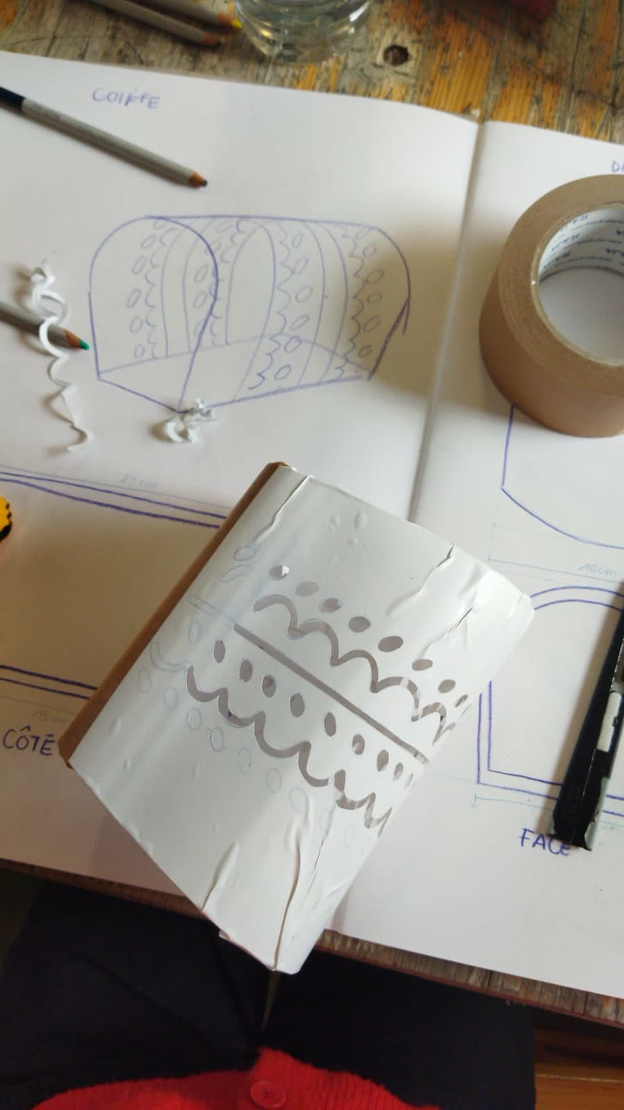 Vitrail Mezental — création en verre coloré de Caroline Le Rouge de Guerdavid