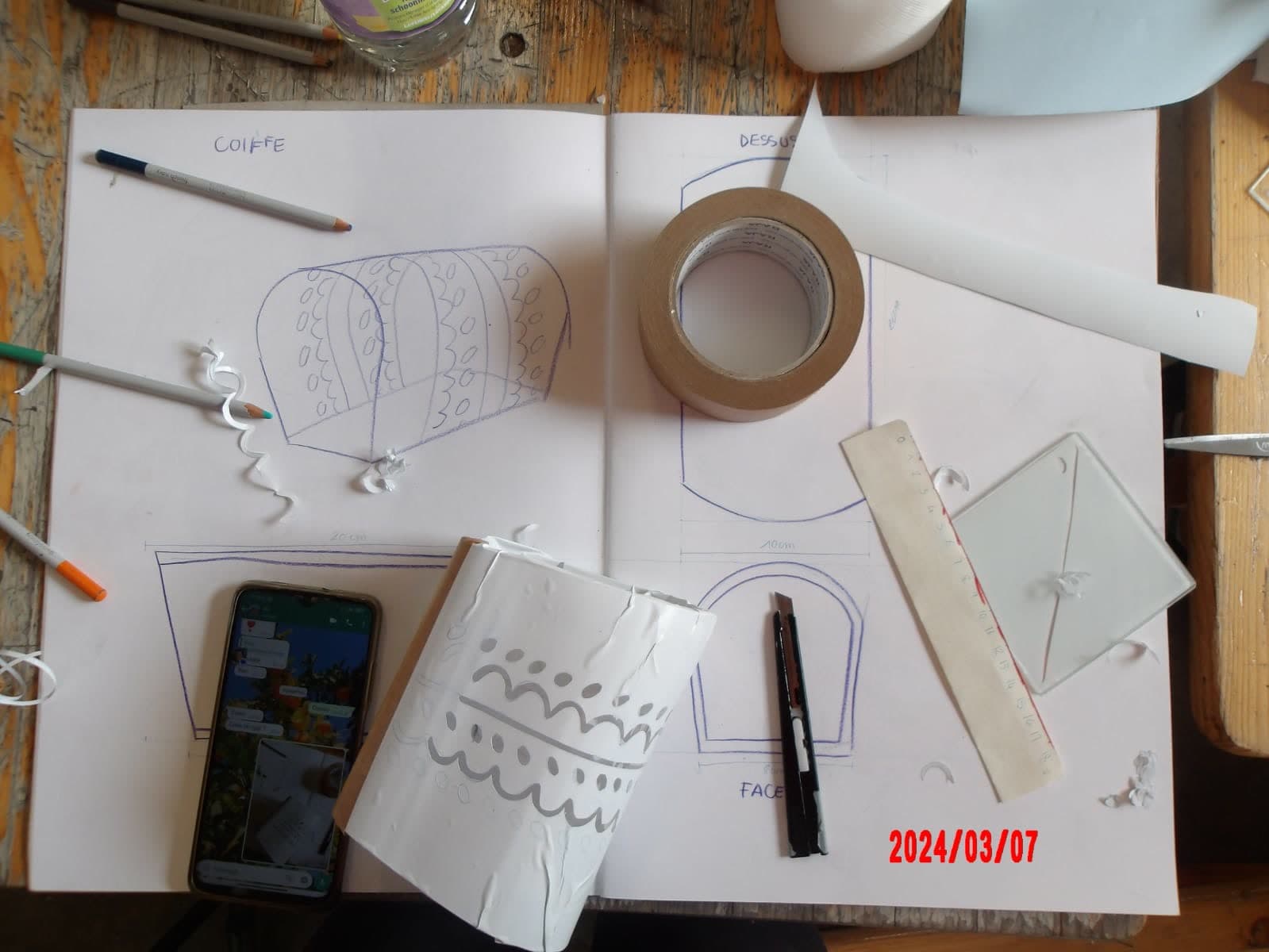 Vitrail Mezental — création en verre coloré de Caroline Le Rouge de Guerdavid