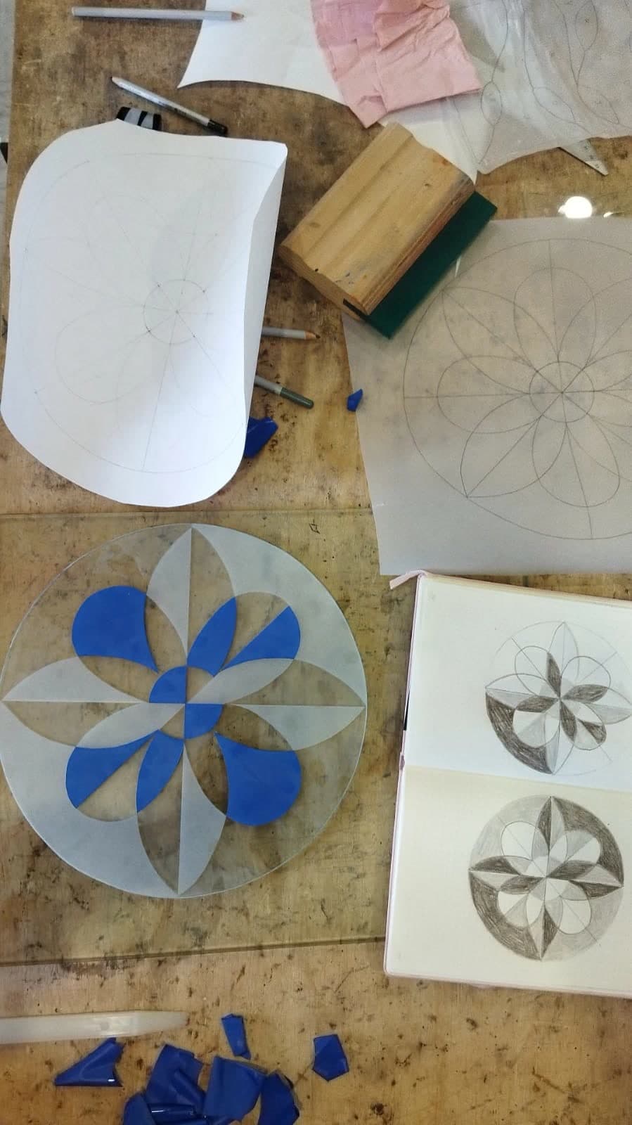 Stage vitrail — découpe et travail du verre coloré