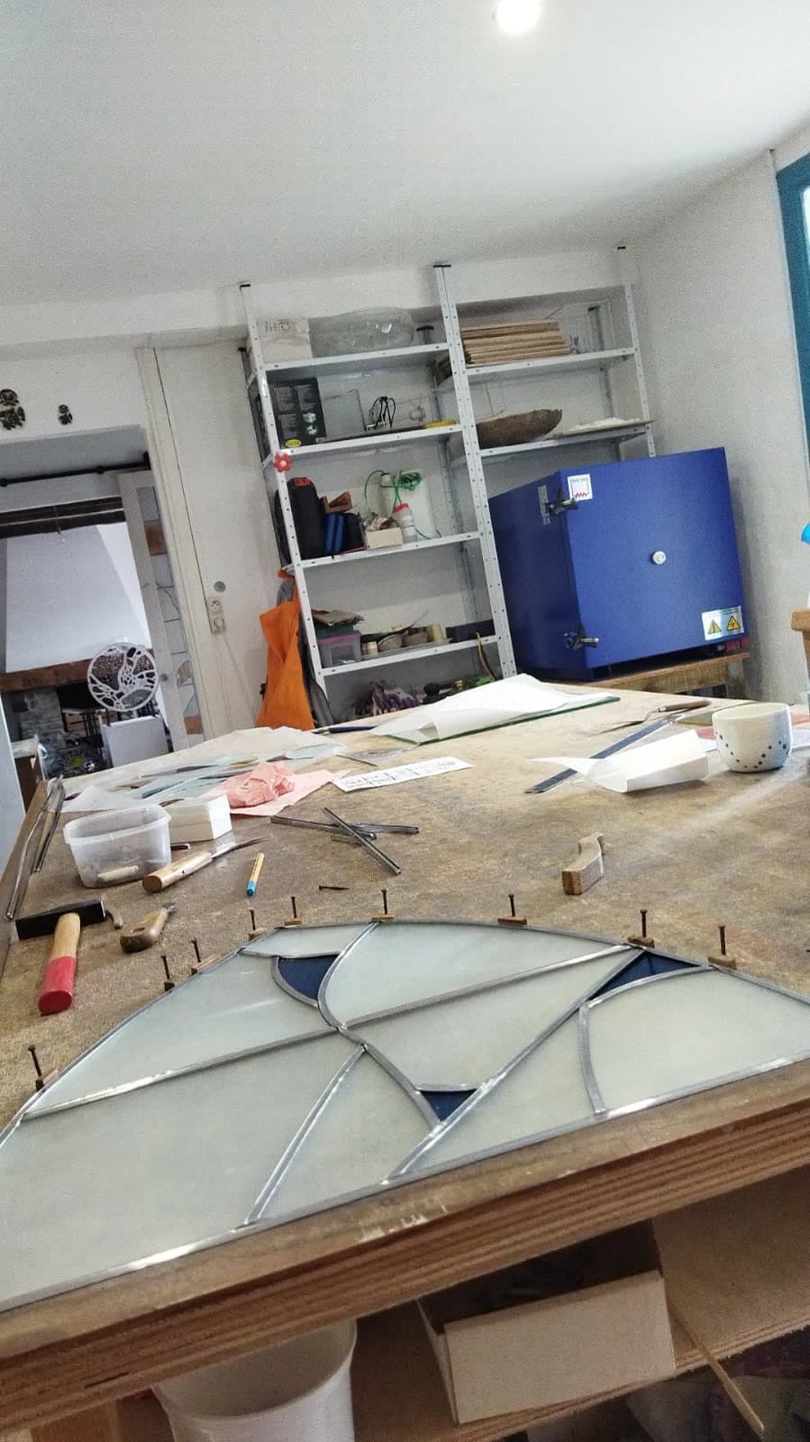 Stage vitrail — découpe et travail du verre coloré