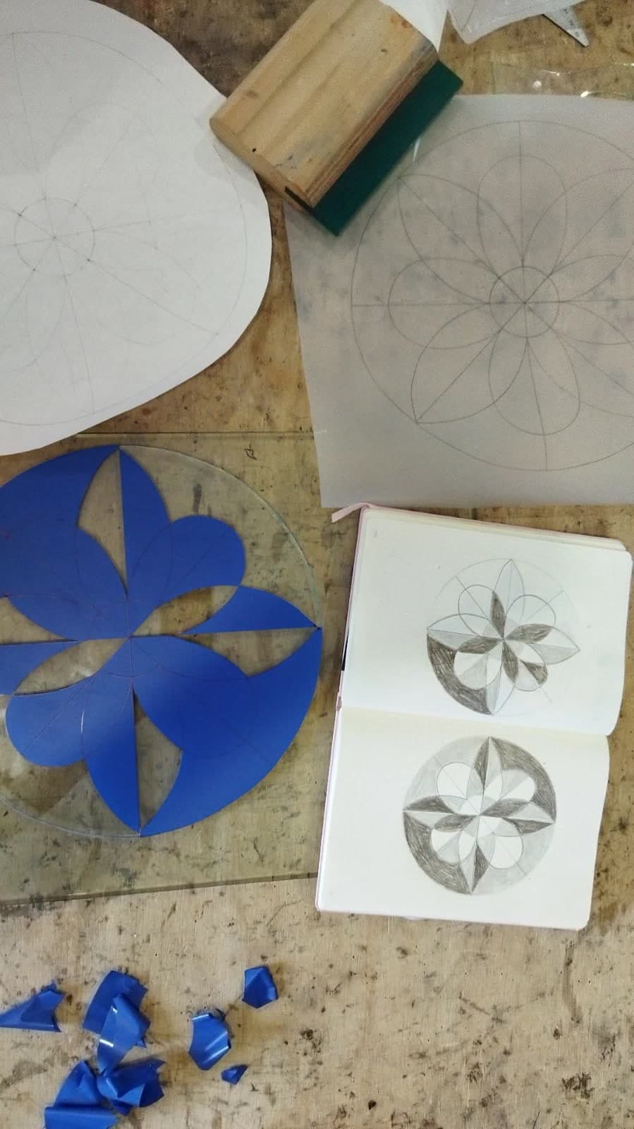 Stage vitrail — découpe et travail du verre coloré