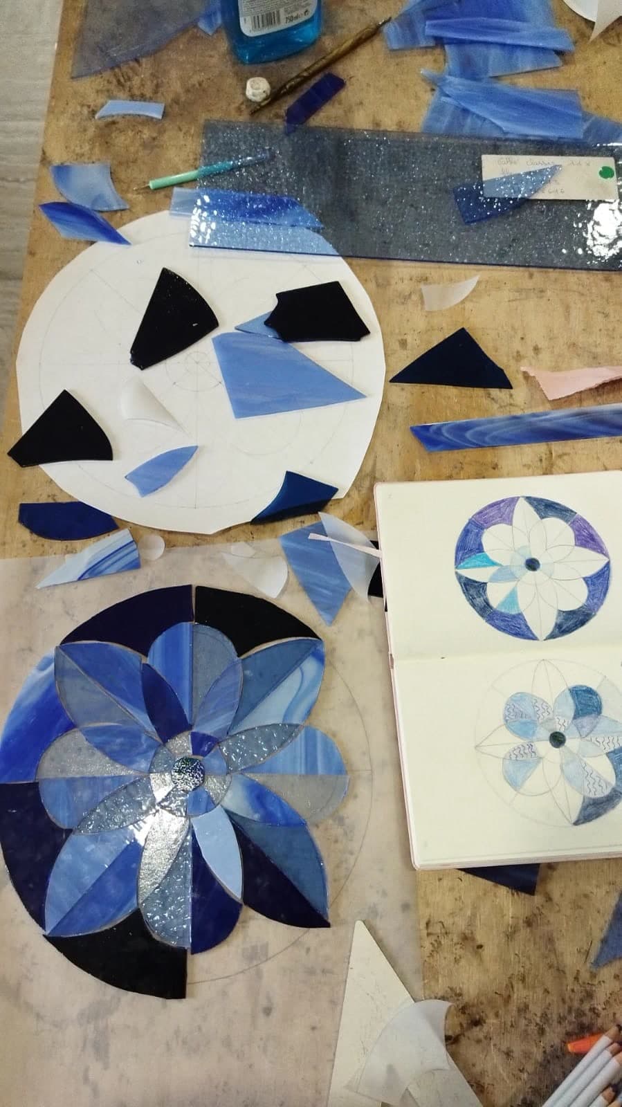 Stage vitrail — découpe et travail du verre coloré